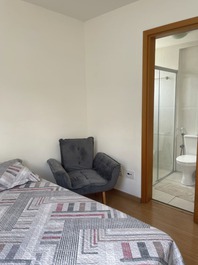 Quarto com suite.