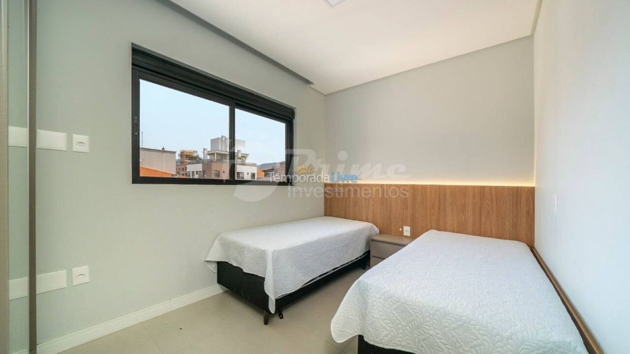Casa para aluguel de temporada em Bombinhas (Praia de Bombas)