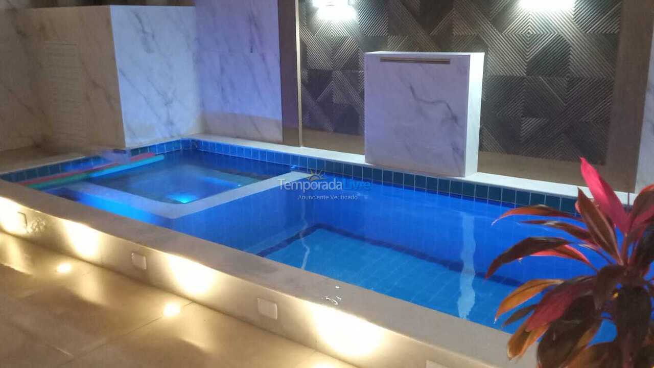 Casa para aluguel de temporada em Praia Grande (Praia do Caiçara)