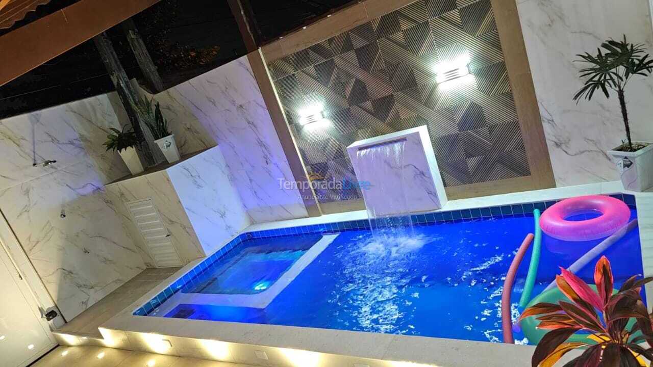 Casa para aluguel de temporada em Praia Grande (Praia do Caiçara)