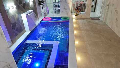 Piscina com aquecimento (opcional), led, cascata, hidromassagem, caminhos de luz