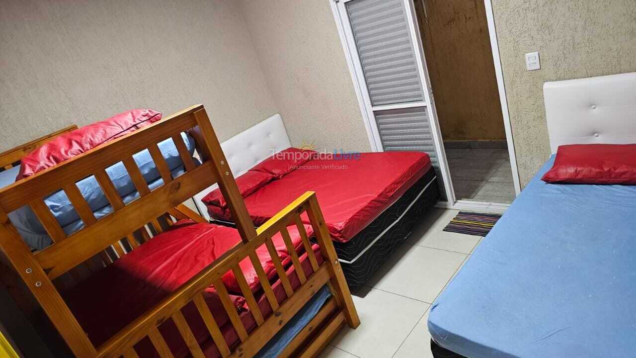 Casa para aluguel de temporada em Praia Grande (Praia do Caiçara)
