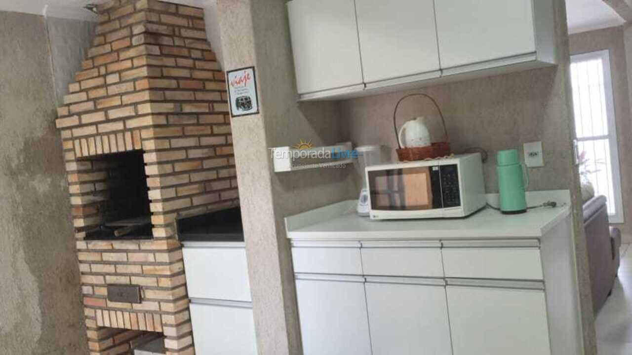 Casa para aluguel de temporada em Praia Grande (Praia do Caiçara)