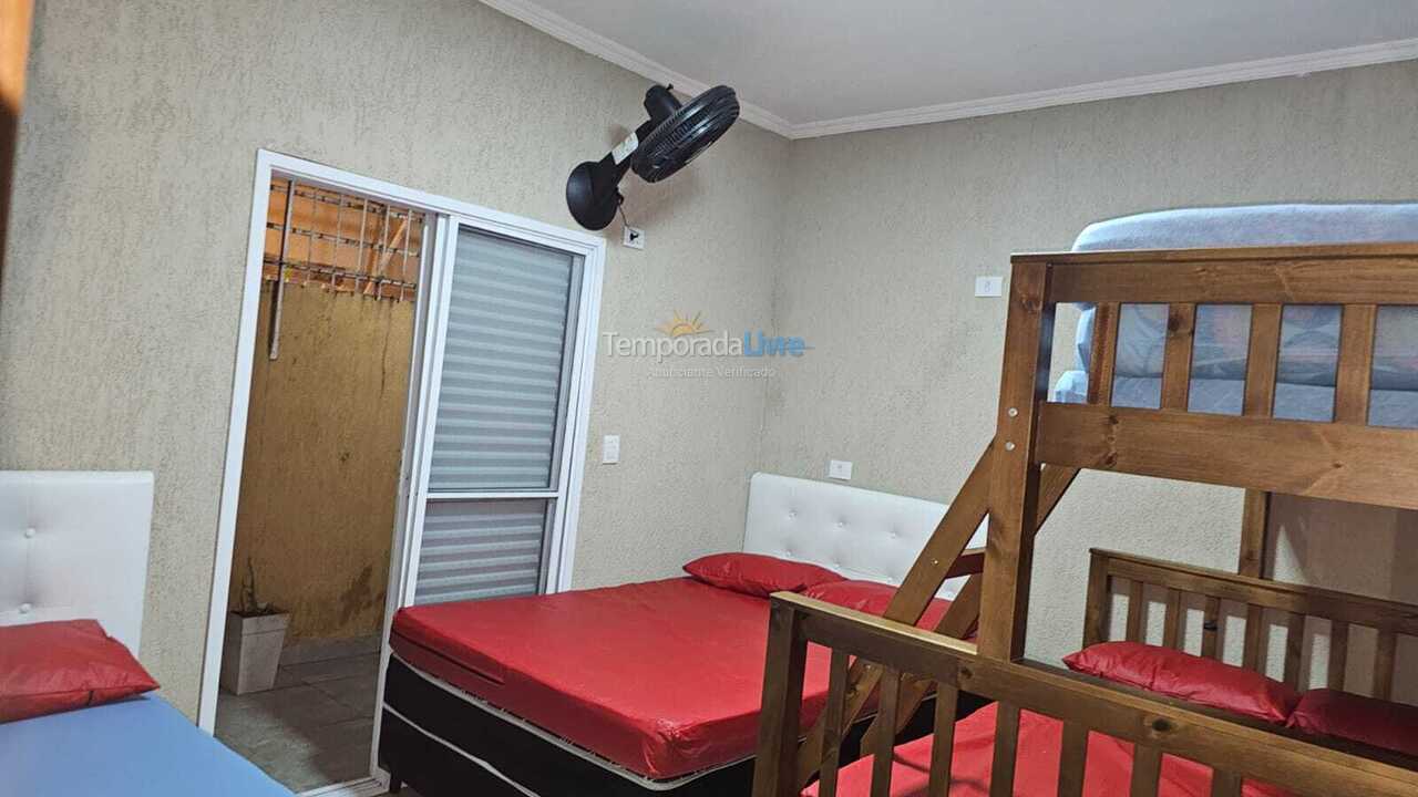 Casa para aluguel de temporada em Praia Grande (Praia do Caiçara)