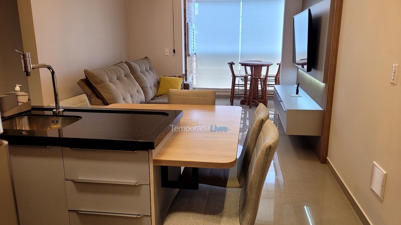 Apartamento para aluguel de temporada em Governador Celso Ramos (Praia de Palmas)
