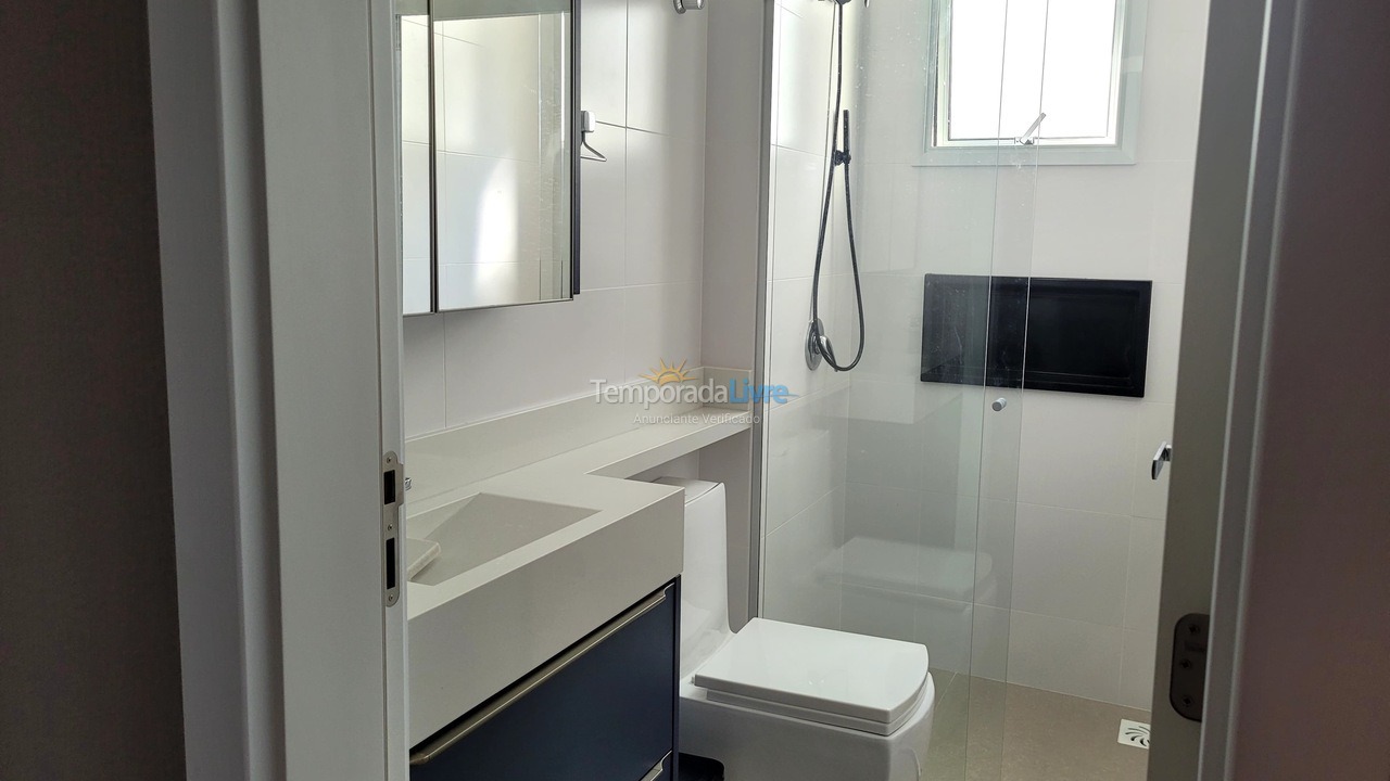 Apartamento para aluguel de temporada em Governador Celso Ramos (Praia de Palmas)