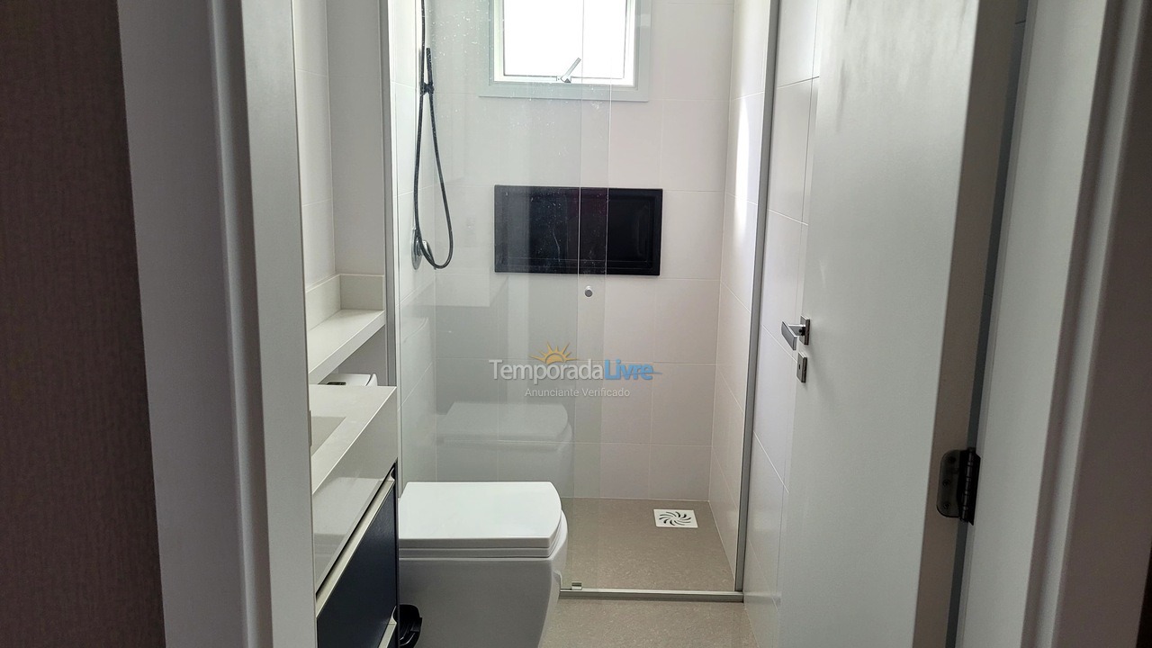 Apartamento para aluguel de temporada em Governador Celso Ramos (Praia de Palmas)