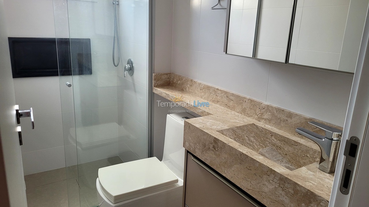 Apartamento para aluguel de temporada em Governador Celso Ramos (Praia de Palmas)