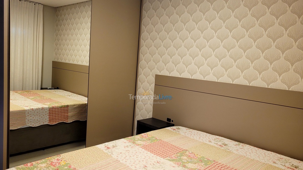 Apartamento para aluguel de temporada em Governador Celso Ramos (Praia de Palmas)