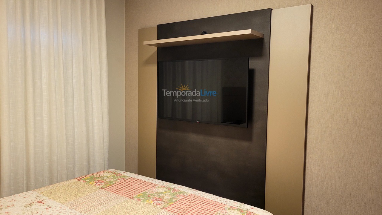 Apartamento para aluguel de temporada em Governador Celso Ramos (Praia de Palmas)