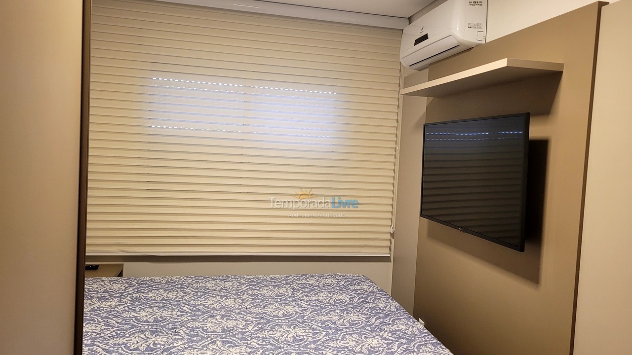 Apartamento para aluguel de temporada em Governador Celso Ramos (Praia de Palmas)
