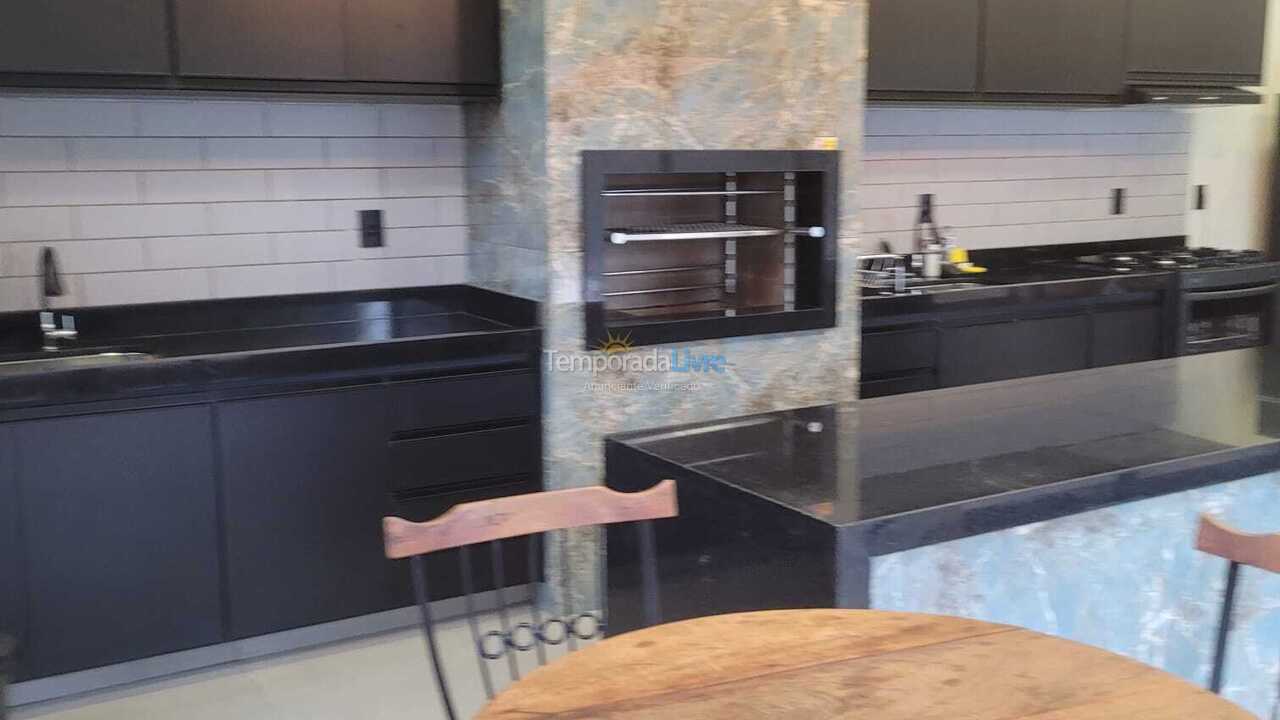 Casa para aluguel de temporada em Fronteira (Condomínio Meu Chão)