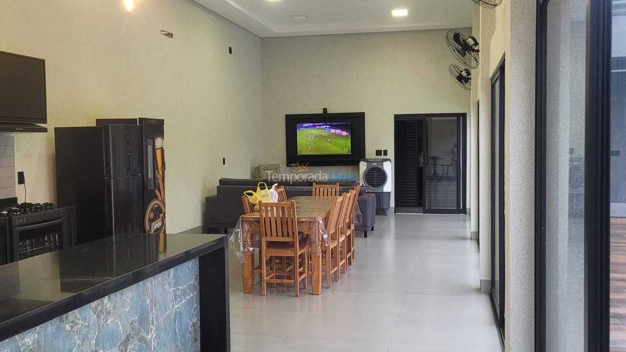 Casa para aluguel de temporada em Fronteira (Condomínio Meu Chão)