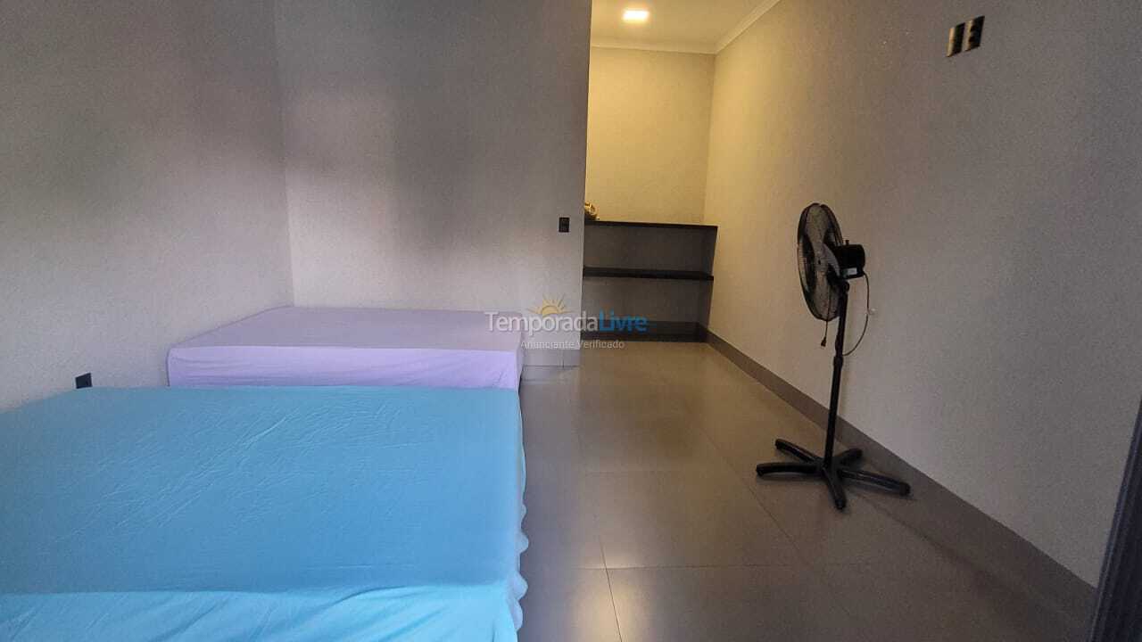 Casa para aluguel de temporada em Fronteira (Condomínio Meu Chão)