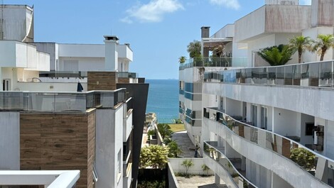 Beautiful apartment for the season.
