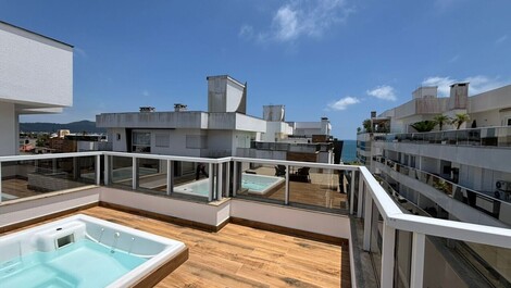 Beautiful apartment for the season.
