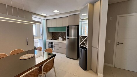 Beautiful apartment for the season.