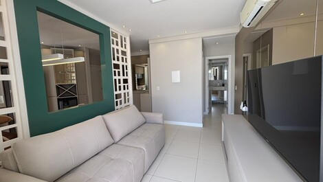 Beautiful apartment for the season.