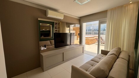 Beautiful apartment for the season.