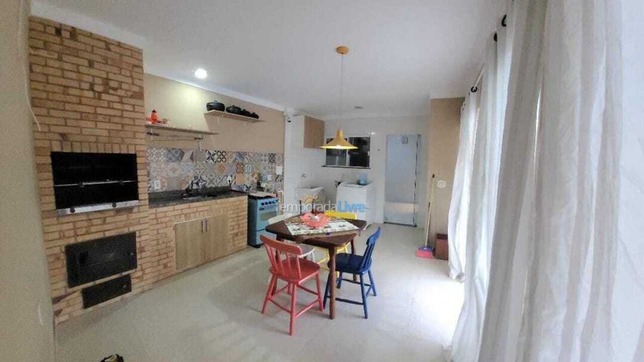 Casa para aluguel de temporada em Araruama (Três Vendas)