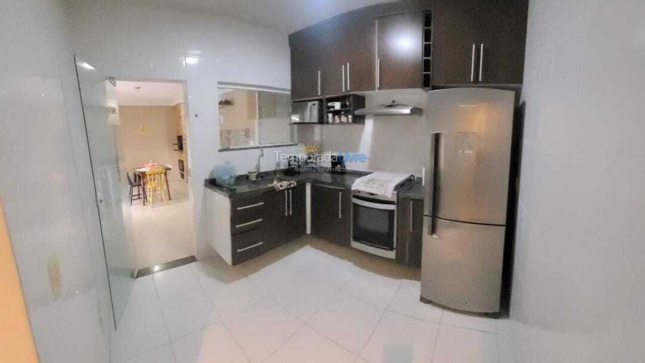 Casa para aluguel de temporada em Araruama (Três Vendas)