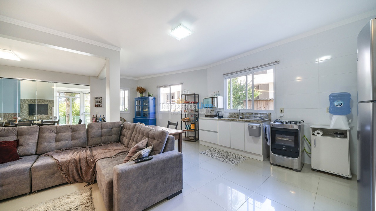 Apartamento para alquiler de vacaciones em Bombinhas (Praia de Quatro Ilhas)