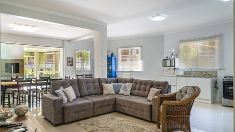 Apartamento triplex frente al mar en la playa de Quatro Ilhas, Bombinhas, 4 suites con acceso