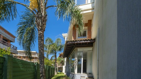 Apartamento triplex frente al mar en la playa de Quatro Ilhas, Bombinhas, 4 suites con acceso