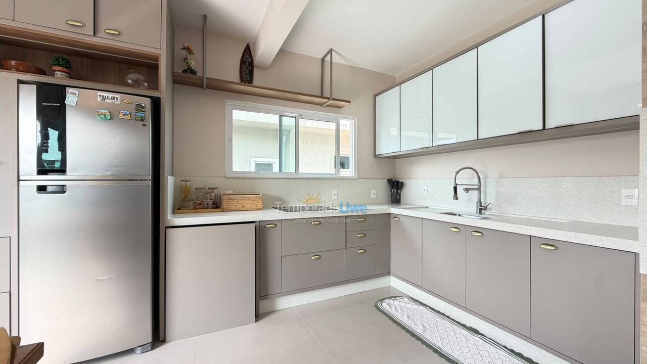 Apartamento para aluguel de temporada em Bombinhas (Canto Grande)
