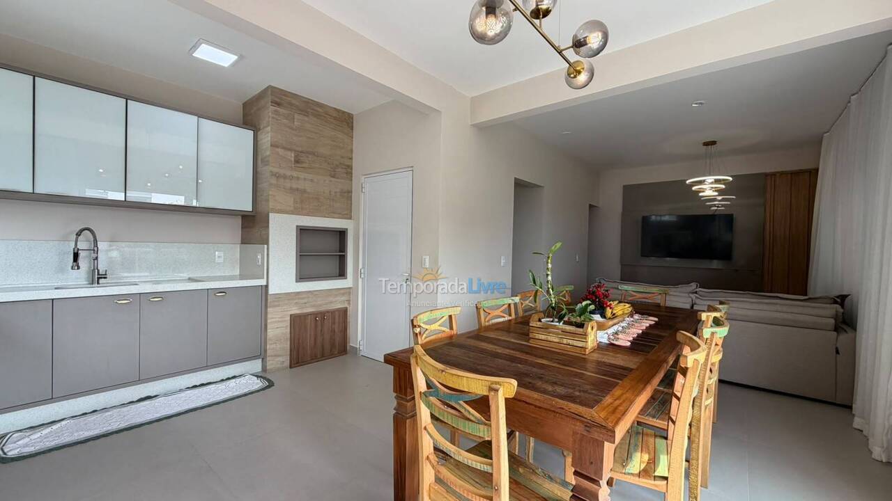 Apartamento para aluguel de temporada em Bombinhas (Canto Grande)