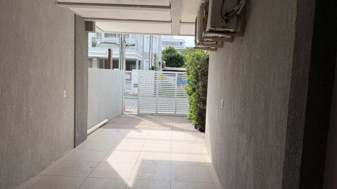 Apartamento para aluguel de temporada em Bombinhas (Canto Grande)