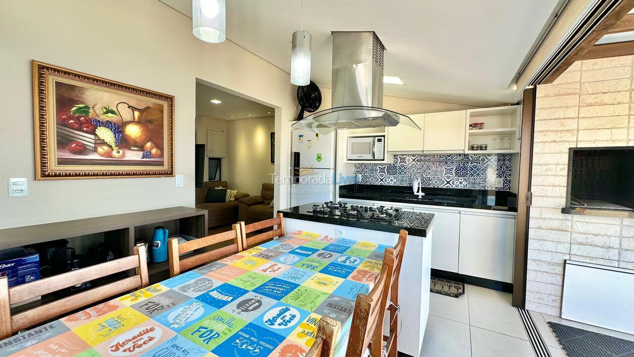 Apartamento para aluguel de temporada em Bombinhas (Praia de Bombas)