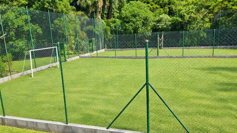 Chácara para temporada em São Roque com 2 piscinas e lazer completo