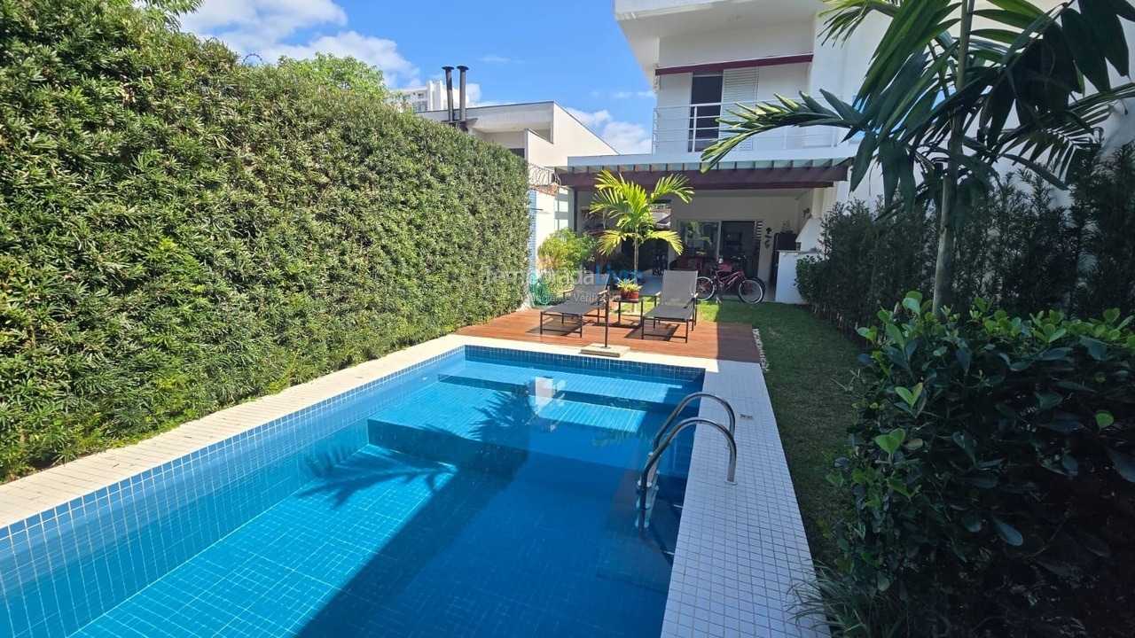 Casa para alquiler de vacaciones em Bertioga (Jardim São Lourenço)