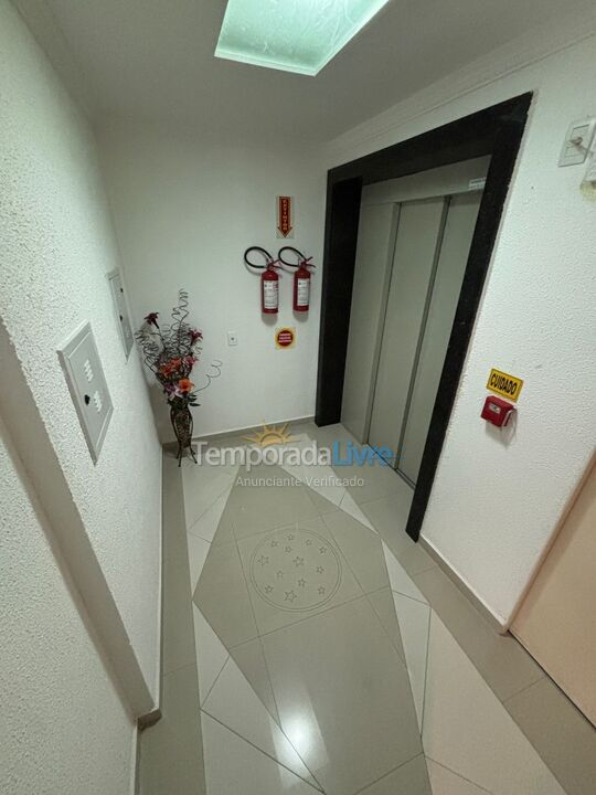 Apartamento para aluguel de temporada em Itapema (Meia Praia)