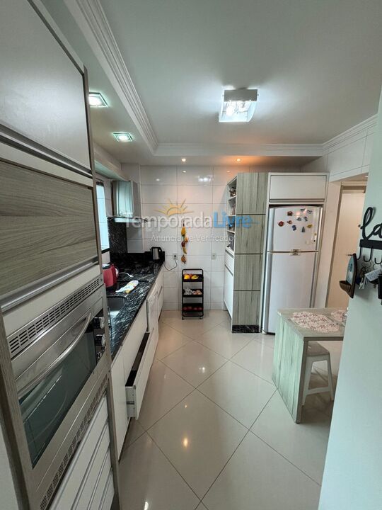 Apartamento para aluguel de temporada em Itapema (Meia Praia)