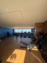 Apartamento de 2 dormitorios en primera línea de playa en Atalaia, cerca del mercado callejero y del mar.