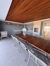 Apartamento de 2 dormitorios en primera línea de playa en Atalaia, cerca del mercado callejero y del mar.