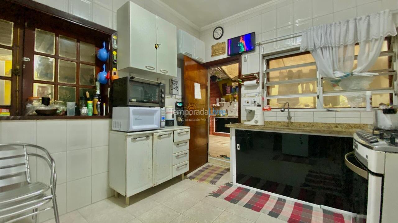 Casa para aluguel de temporada em Guarujá (Enseada)