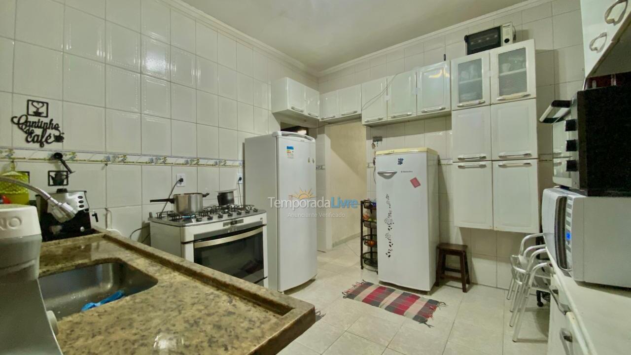 Casa para aluguel de temporada em Guarujá (Enseada)