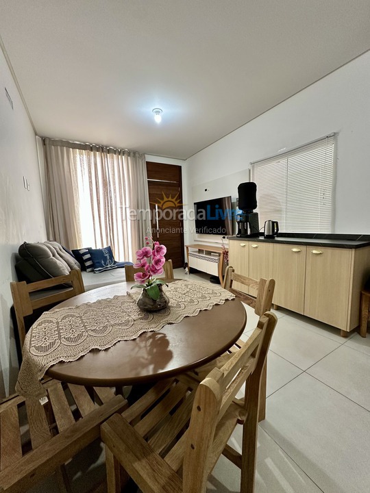 Casa para aluguel de temporada em Bombinhas (Praia de Zimbros)