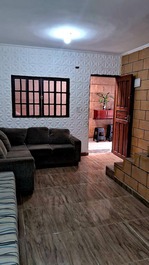 Casa de dos plantas con piscina, a 300 metros de la playa.