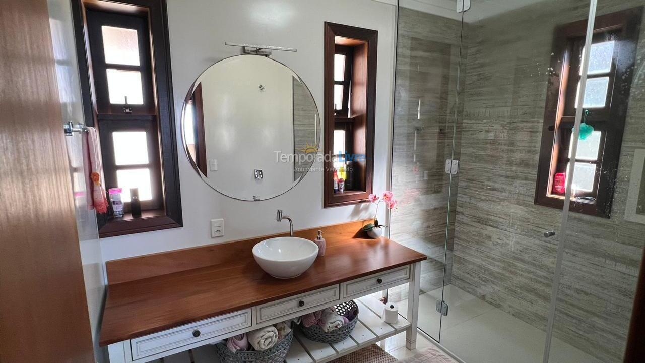 Casa para aluguel de temporada em Bombinhas (Praia de Bombas)