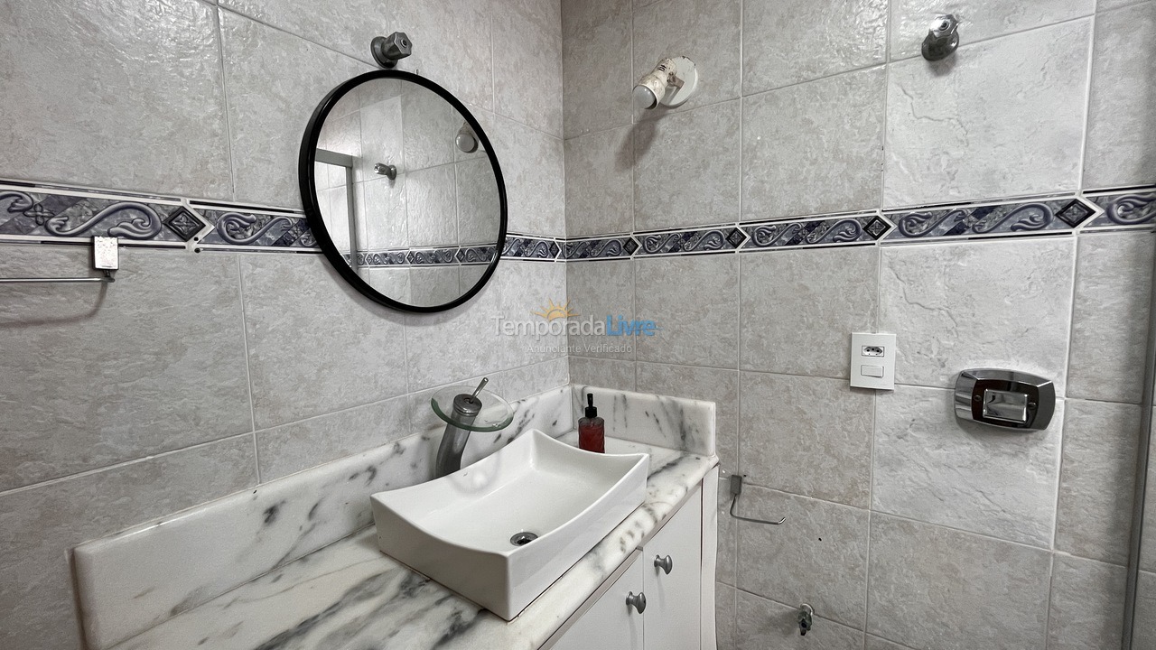 Apartamento para aluguel de temporada em Guarujá (Pitangueiras)
