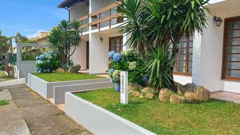 Sobrados em condominio fechado, a 120 mts do mar, Morrinhos, Garopaba