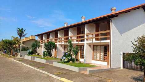 Sobrados em condominio fechado, a 120 mts do mar, Morrinhos, Garopaba