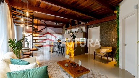 Beachfront house with jacuzzi in Lagoinha/Bombinhas SC - sleeps 10