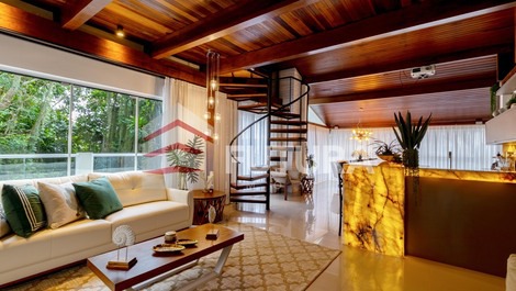 Beachfront house with jacuzzi in Lagoinha/Bombinhas SC - sleeps 10
