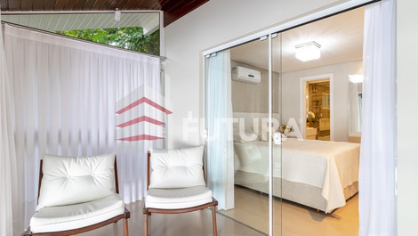 Beachfront house with jacuzzi in Lagoinha/Bombinhas SC - sleeps 10