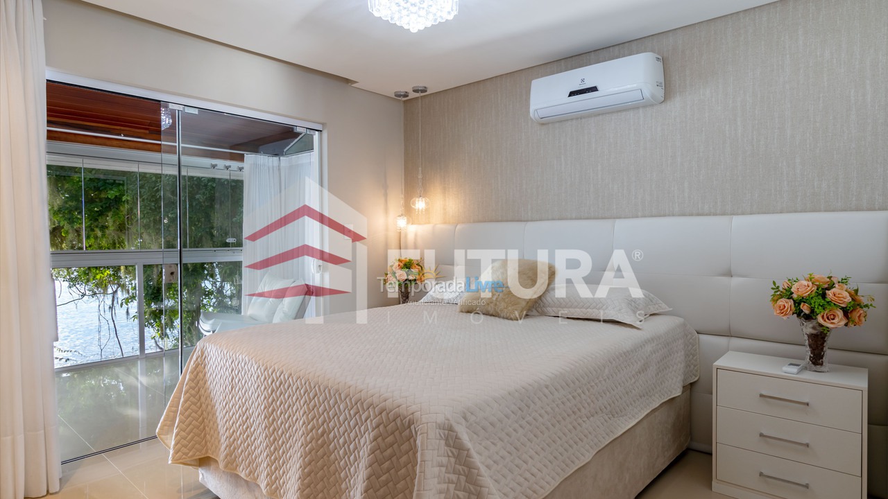 House for vacation rental in Bombinhas (Praia da Lagoinha)